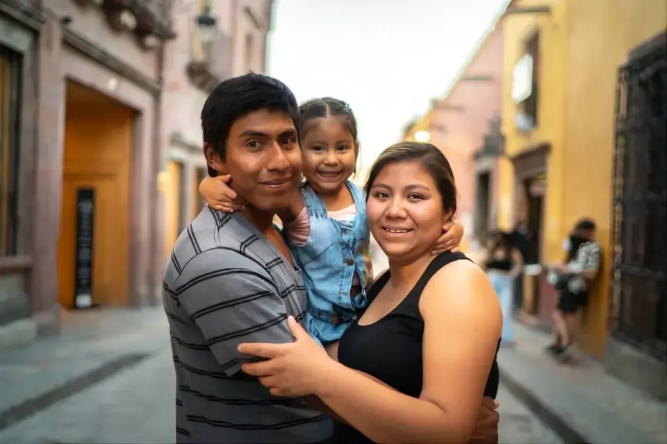 Equipo de Ayuda a Inquilinos atendiendo a un cliente
